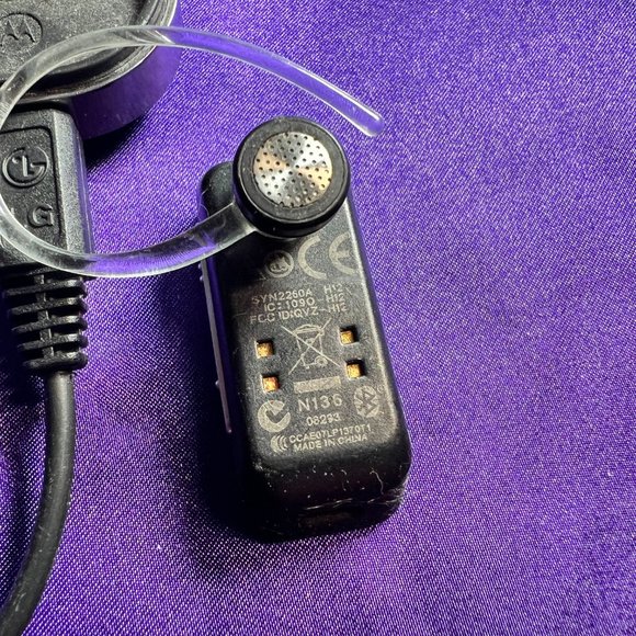 📌Motorola Bluetooth Headset and 2 Charging Docks - N 136 - Picture 2 of 12